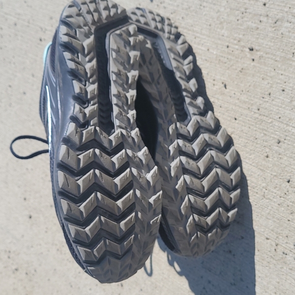 Sneakers - Picture 2 of 5